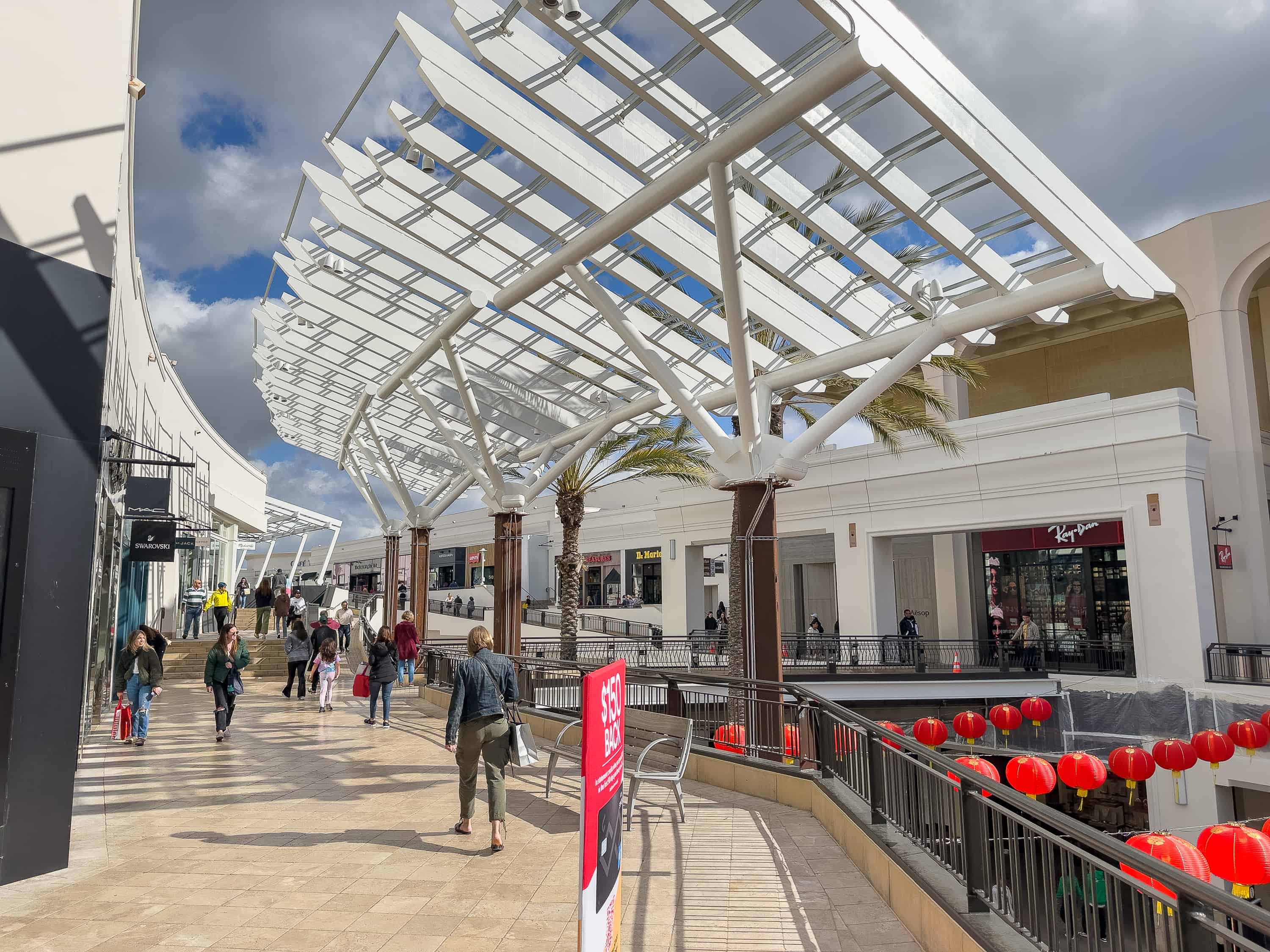 FASHION VALLEY MALL  SAN DIEGO, California 